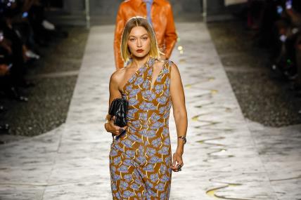 Versace SS25 Tjedan mode Milano Gigi Hadid