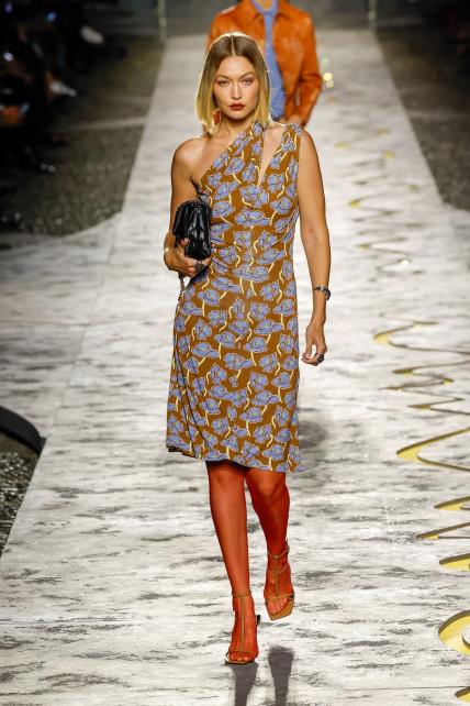 Versace SS25 Tjedan mode Milano Gigi Hadid