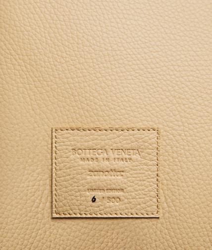 Bottega Veneta revija SS25 sjedalice The Ark