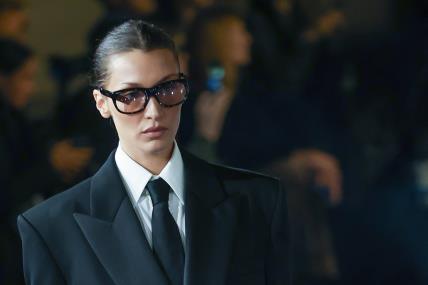 Bella Hadid revija Saint Laurent jesen 2024