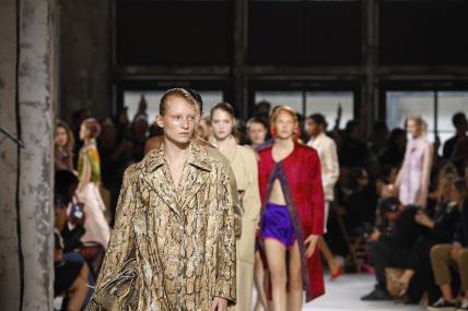 Dries Van Noten SS25 Tjedan mode Pariz