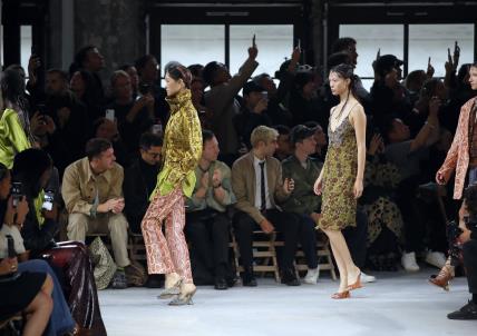 Dries Van Noten SS25 Tjedan mode Pariz