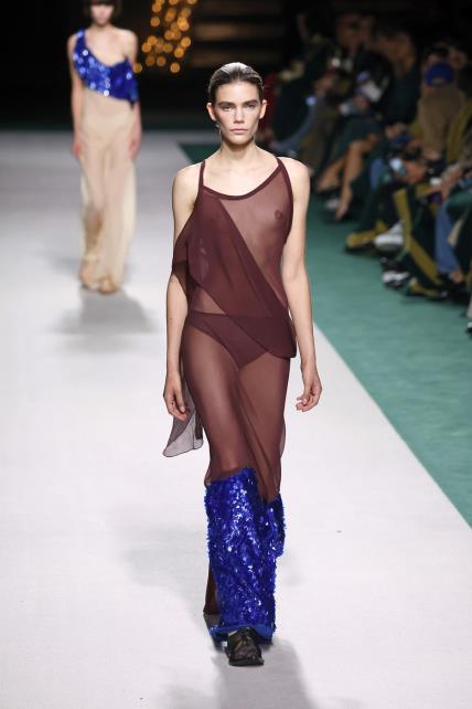 Victoria Beckham SS25 Tjedan mode Pariz