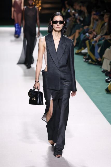 Victoria Beckham SS25 Tjedan mode Pariz