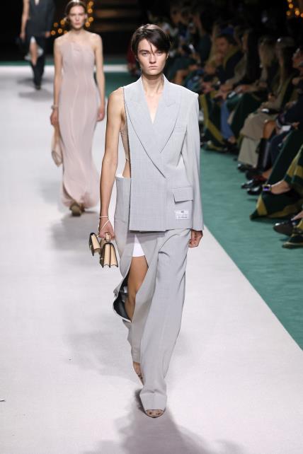 Victoria Beckham SS25 Tjedan mode Pariz