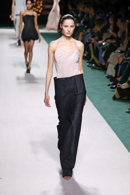 Victoria Beckham SS25 Tjedan mode Pariz