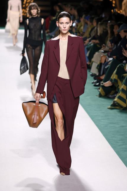 Victoria Beckham SS25 Tjedan mode Pariz