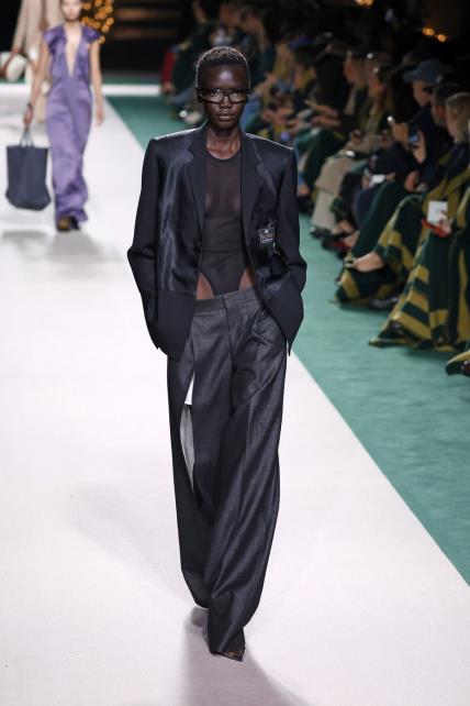 Victoria Beckham SS25 Tjedan mode Pariz