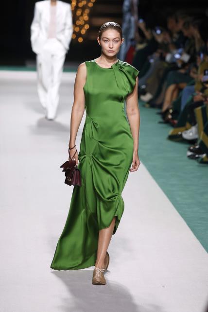 Victoria Beckham SS25 Tjedan mode Pariz