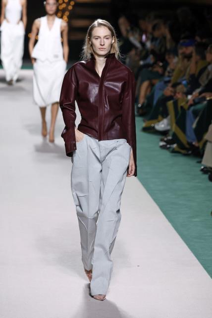 Victoria Beckham SS25 Tjedan mode Pariz