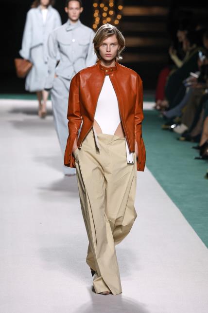 Victoria Beckham SS25 Tjedan mode Pariz