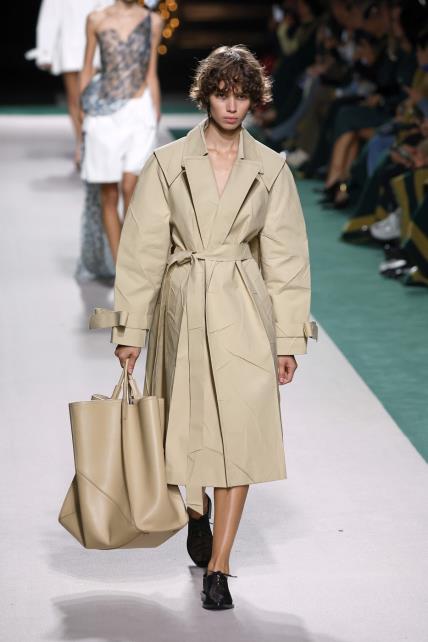 Victoria Beckham SS25 Tjedan mode Pariz