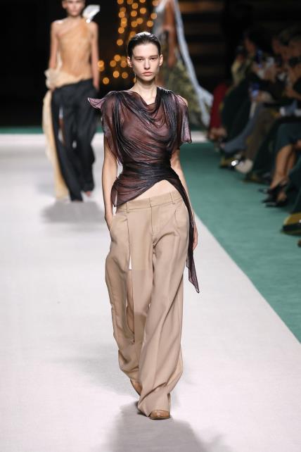 Victoria Beckham SS25 Tjedan mode Pariz