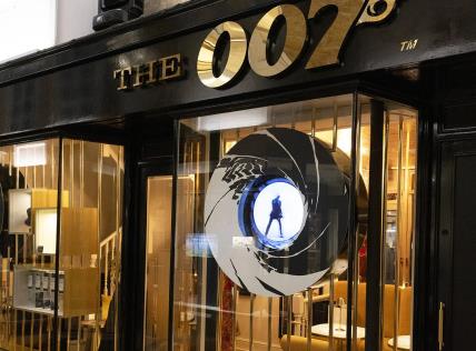 James Bond bar