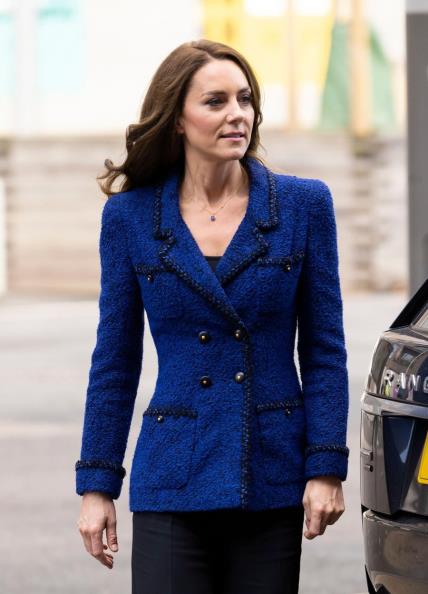 Kate Middleton u Chanel blejzeru