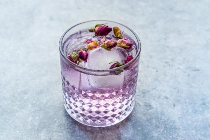 Gin tonic s ružom i medom