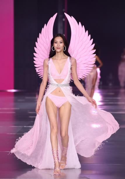 Victoria's Secret Fashion Show 2024