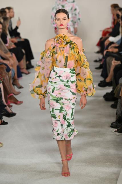 Cvjetni motivi Carolina Herrera SS23