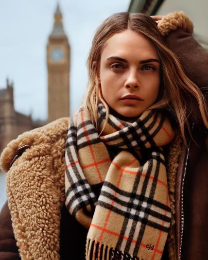 Burberry veliki šal 2024 kampanja