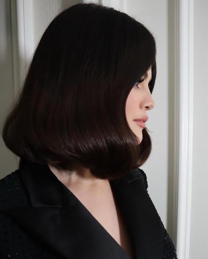 Curved bob Selena Gomez