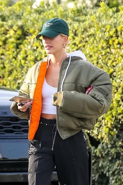 Bomber jakna Hailey Bieber