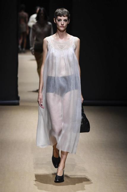 Transparentna moda Prada SS23