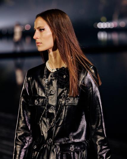 chanel_2024-25-metiers-dart-show-ambiance_look-06_copyright-chanel-LD.jpg