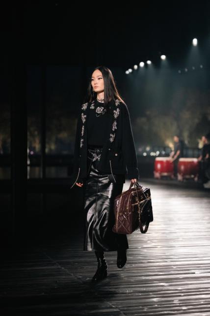chanel_2024-25-metiers-dart-show-ambiance_look-07_copyright-chanel-3-LD.jpg