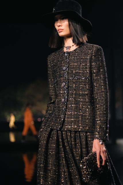 chanel_2024-25-metiers-dart-show-ambiance_look-28_copyright-chanel-1-LD.jpg