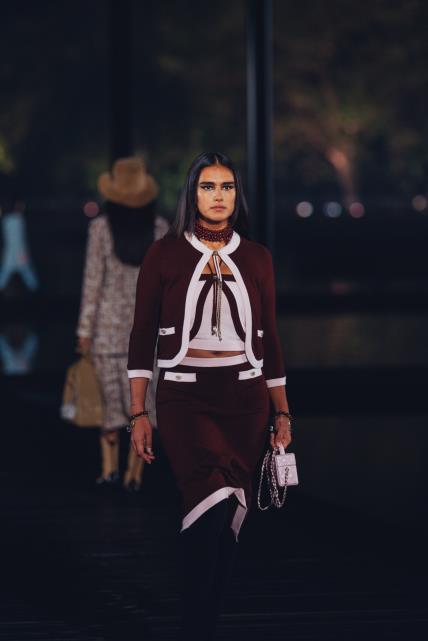 chanel_2024-25-metiers-dart-show-ambiance_look-41_copyright-chanel-LD.jpg