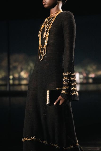 chanel_2024-25-metiers-dart-show-ambiance_look-44_copyright-chanel-1-LD.jpg