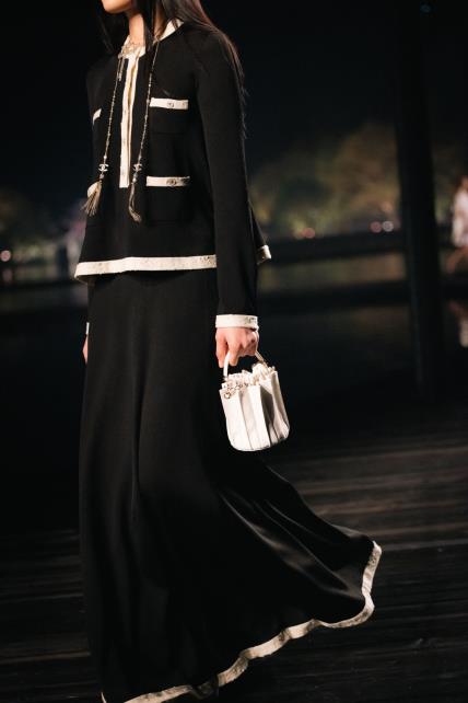 chanel_2024-25-metiers-dart-show-ambiance_look-50_copyright-chanel-2-LD.jpg