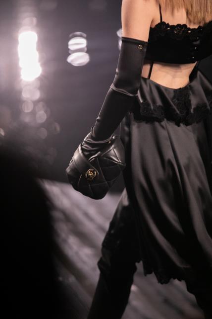 chanel_2024-25-metiers-dart-show-ambiance_look-56_copyright-chanel-2-LD.jpg