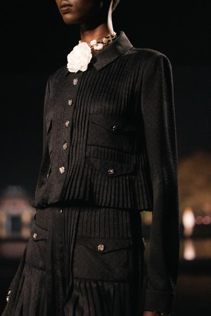 chanel_2024-25-metiers-dart-show-ambiance_look-64_copyright-chanel-1-LD.jpg