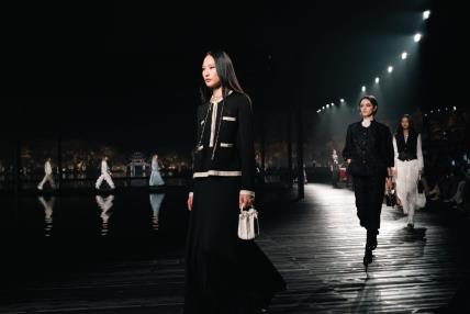 chanel_2024-25-metiers-dart-show-finale-copyright-chanel-15-LD.jpg