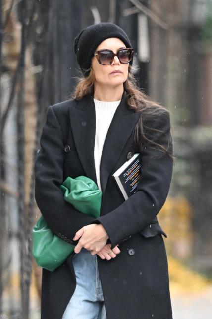 Katie Holmes nosi kapu