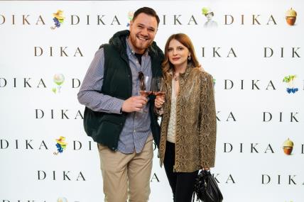 Dika vina, Mile Butorac i Matea Frajsberger
