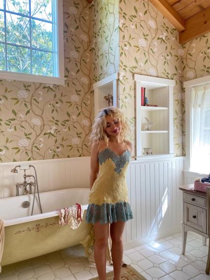Sabrina Carpenter2.jpg