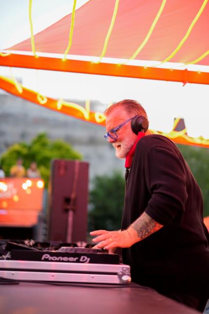 DJ Matthew Bee.jpg
