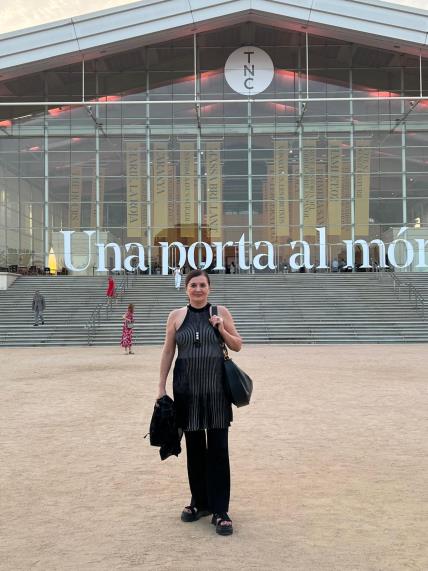 Snježana Abramović Milkovic ispred Nacionalnog kazališta Katalonije Barcelona.JPG