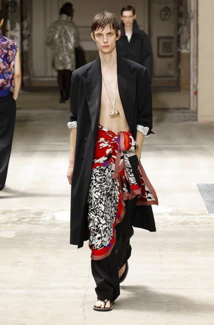 Dries Von Noten SS26 debi Julian Klausner