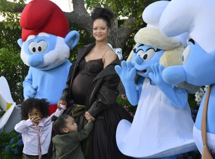 Rihanna i sinovi Štrumfovi premijera