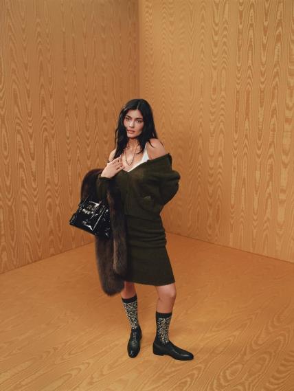 Kylie M iu Miu 4.jpg