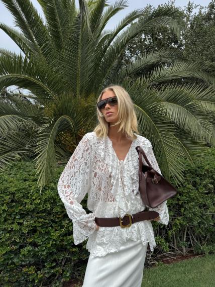 Elsa Hosk bijela boho čipkasta bluza