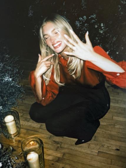 Elsa Hosk zaruke
