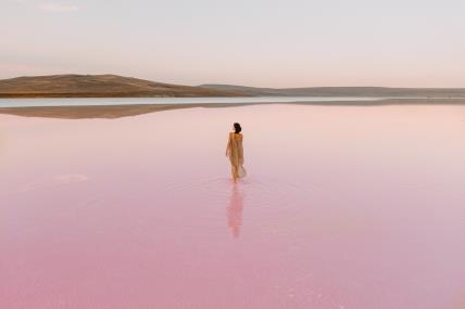travel pink jezero