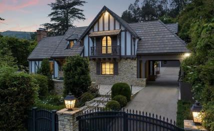 Rihanna prodaje vilu u Tudor stilu na Beverly Hillsu