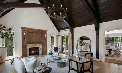 Rihanna prodaje vilu u Tudor stilu na Beverly Hillsu