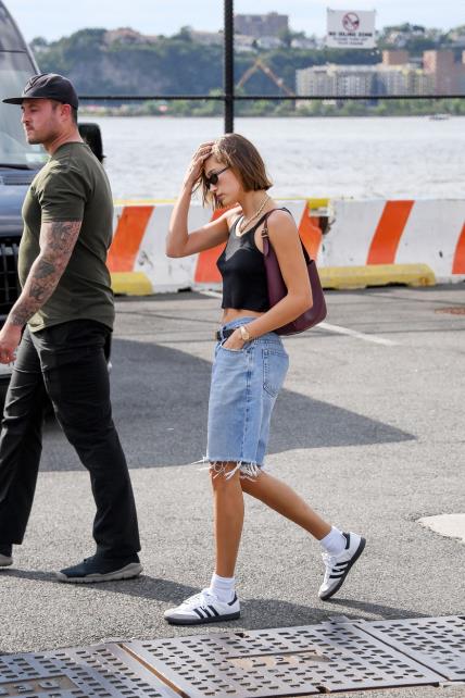 Hailey Bieber nosi trendi kratke hlače