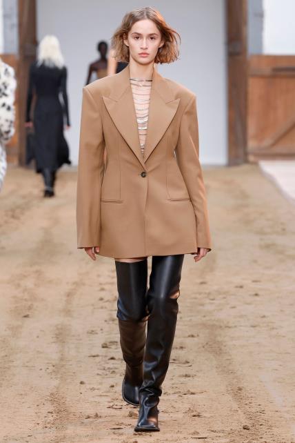 Blejzer trend jesen 2023 Stella McCartney AW23